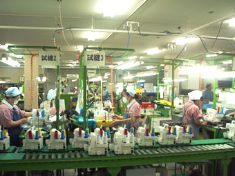 ベビーロックの生産風景