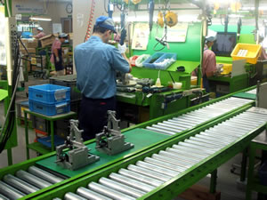 ベビーロックのミシンは、日本人の職人が1台1台生産しています。