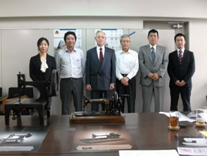 シンガー取材の集合写真