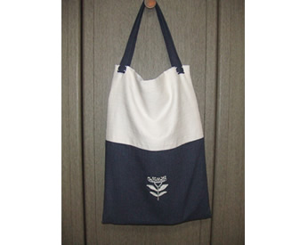 不要になったシャツ３枚を利用したリメイクの手提げ