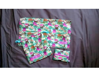 アニマル生地でつくったランチョンマットとティッシュケースとポーチ