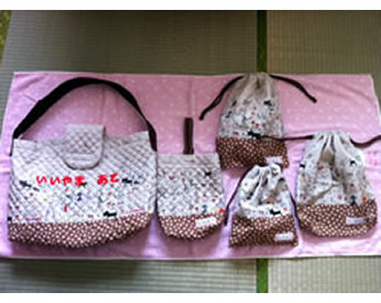 2色の生地で作った入園グッズ