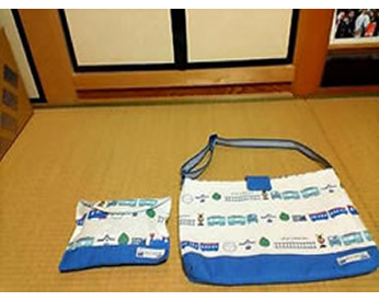 乗り物の生地で作った通園用の横がけバッグ