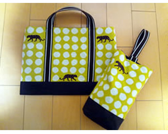 ドット柄の生地で作った入園カバンと上履き入れ