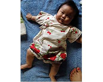 イチゴ柄の生地で作った甚平